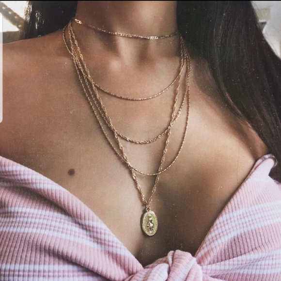 *Morgan* Layered Medallion Necklace - Picture 6 of 6